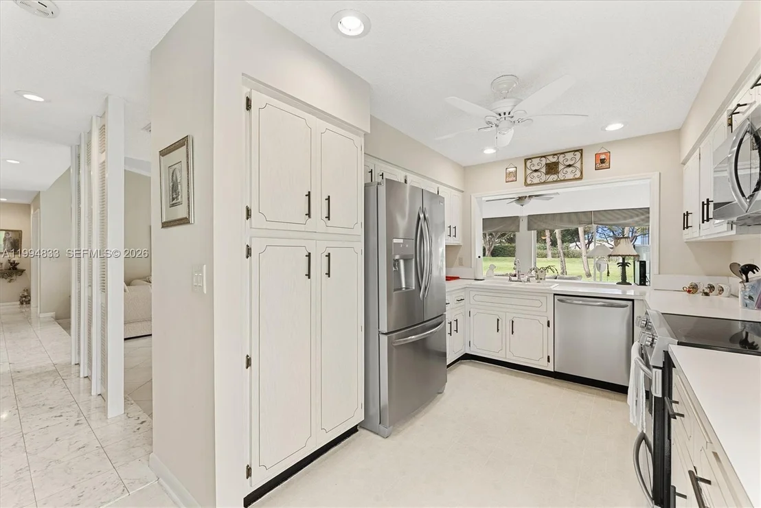 Photo of 5669 Pinecrest Cir