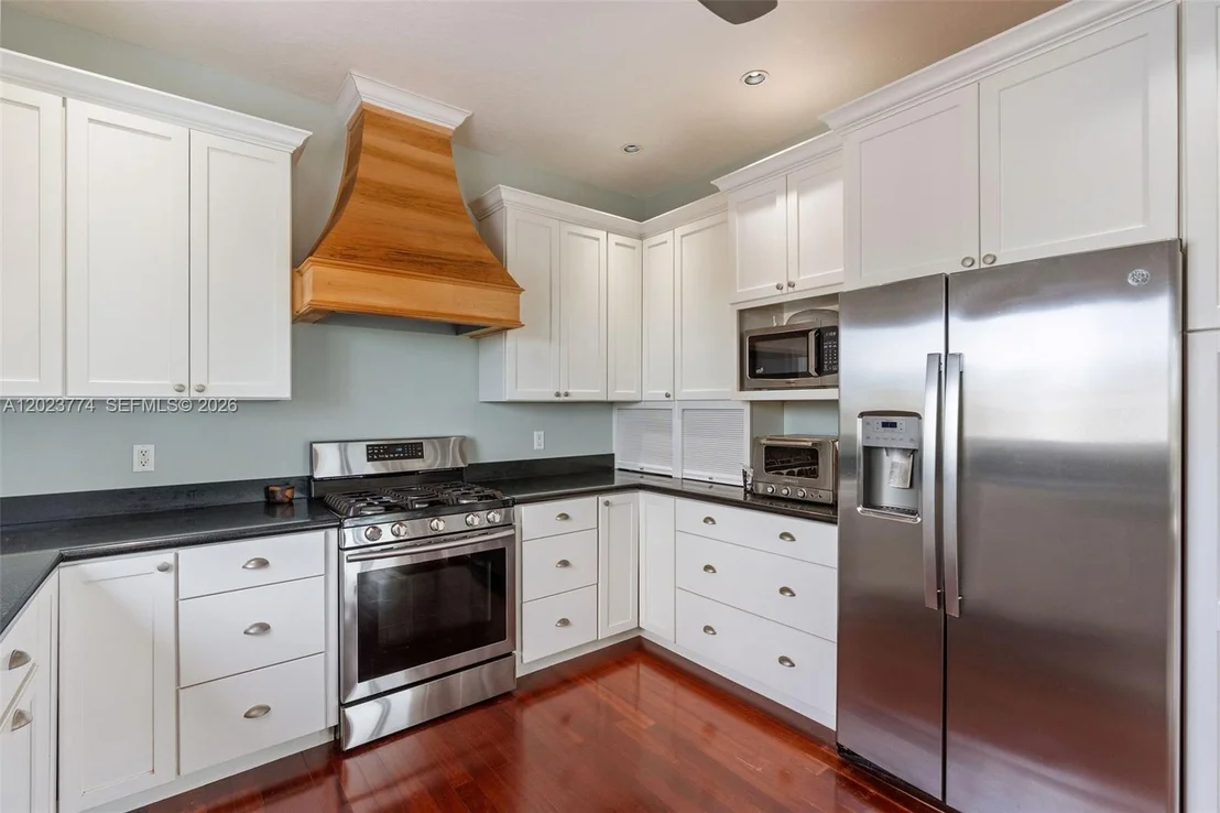 Photo of 365 Loeb ave