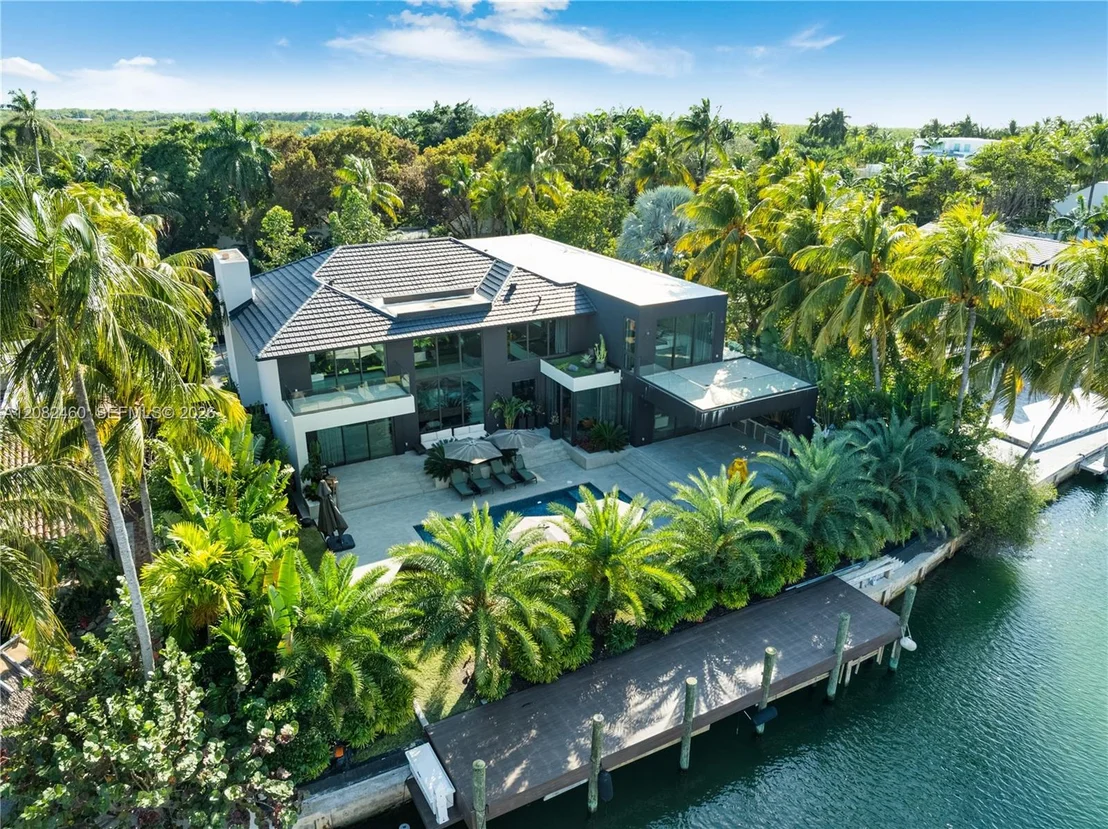 Photo of 131 Cape Florida Dr
