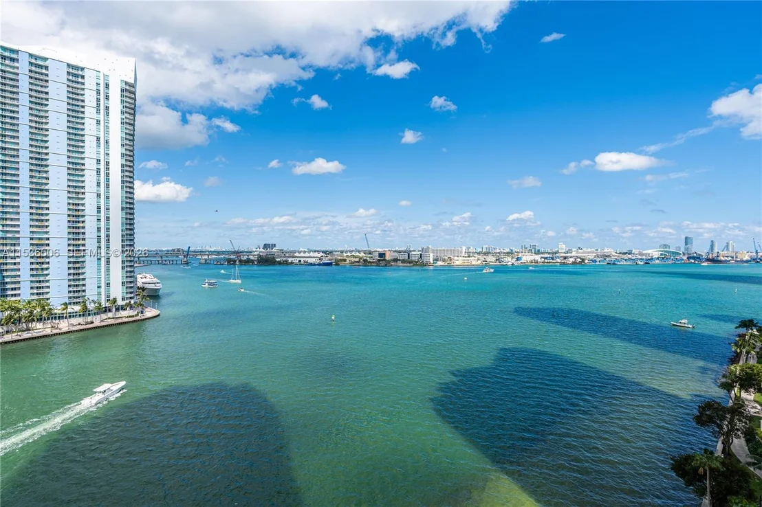 Photo of Unit 1002 at 900 Brickell Key Blvd