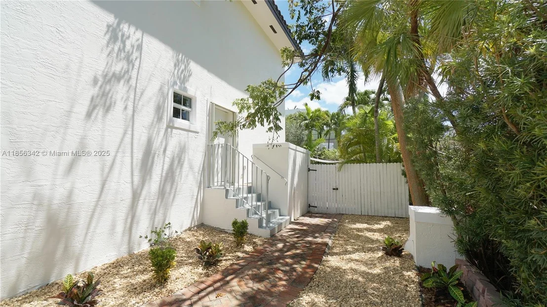 Photo of 691 Ridgewood Rd