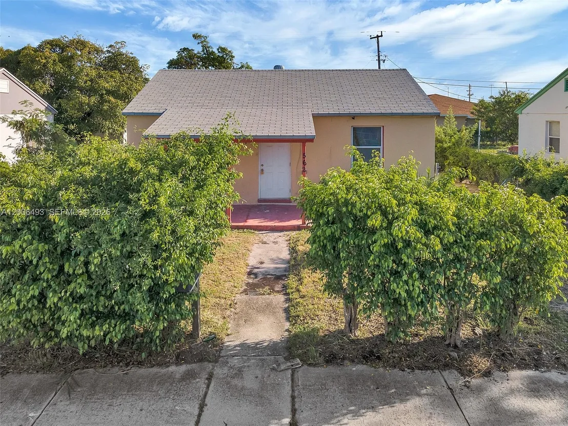 Photo of 562 W 4th St