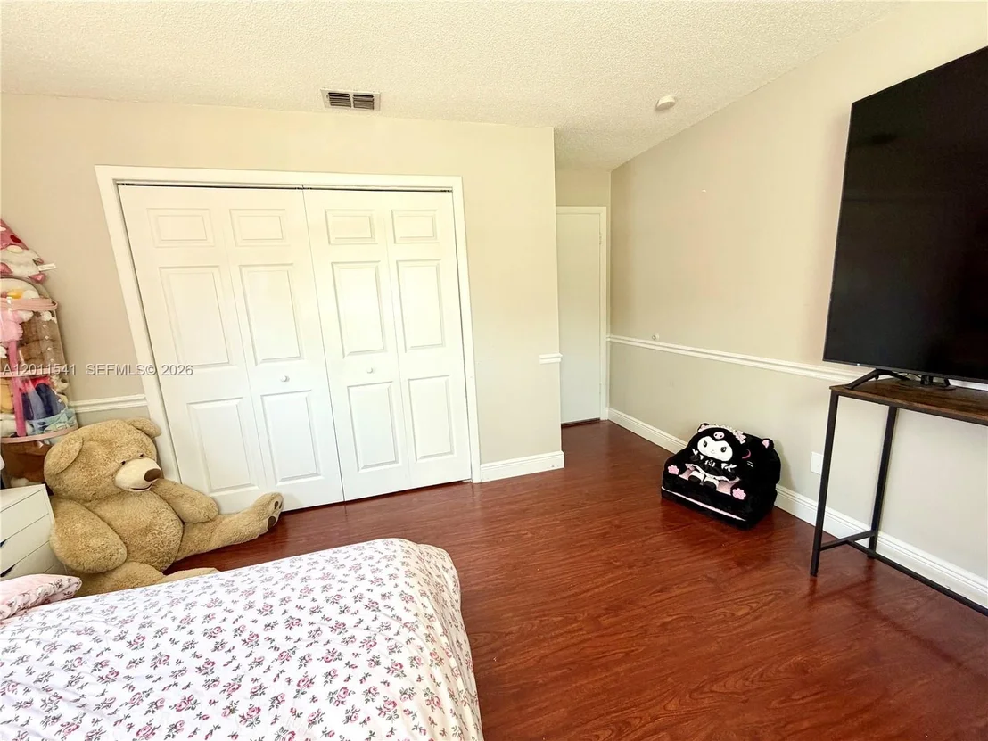Photo of 143 VALLEY CIR