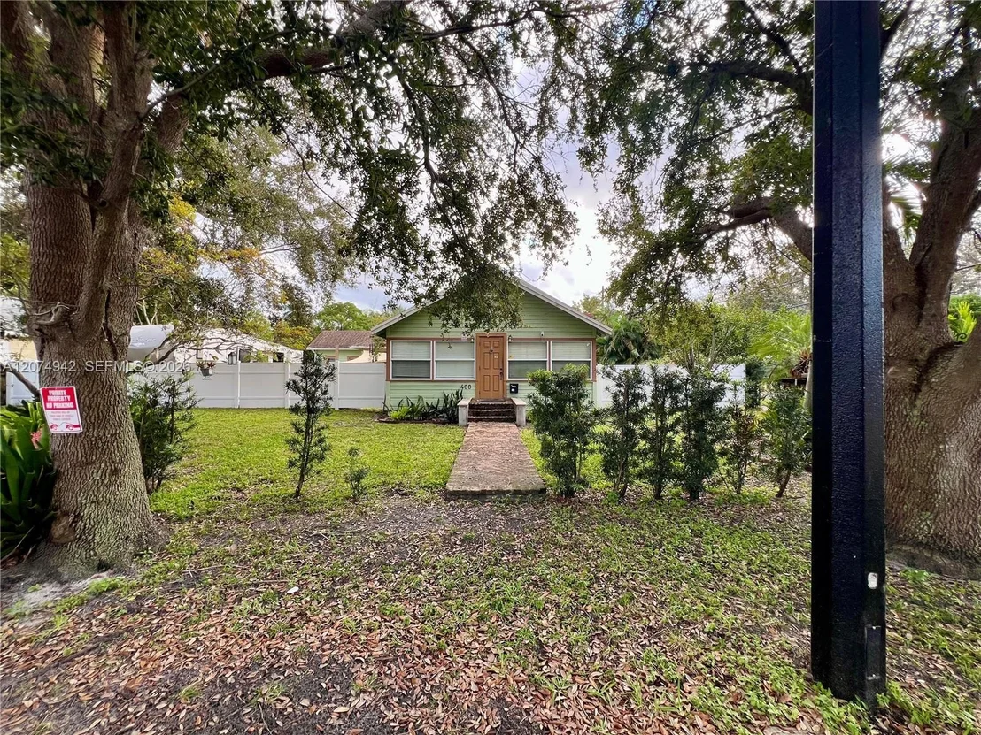 Photo of 400 NE 3rd St