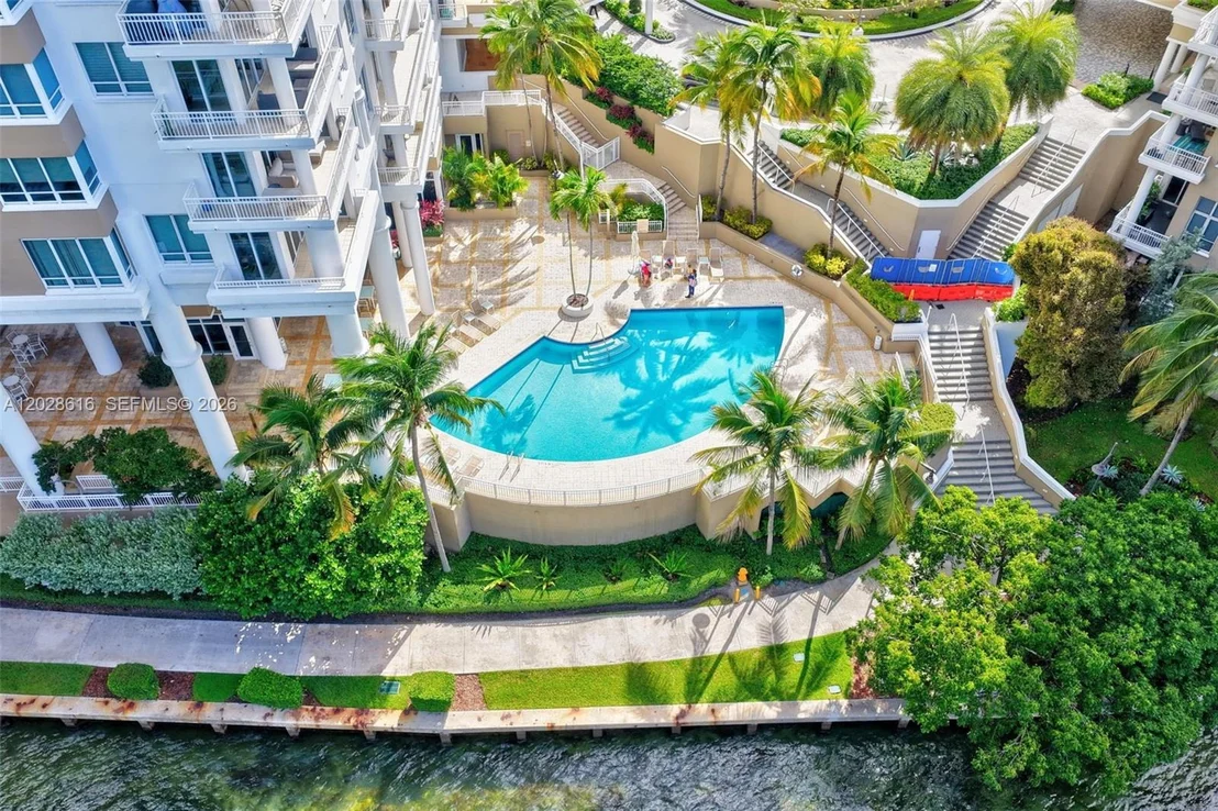 Photo of Unit 906 at 801 Brickell Key Blvd