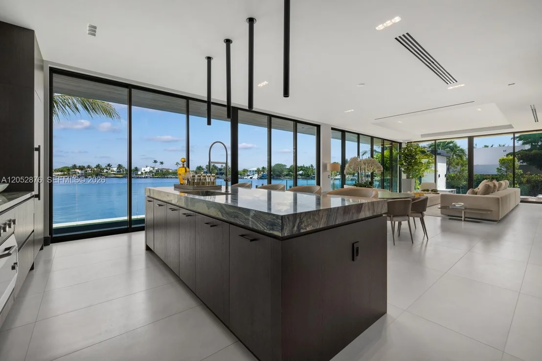 Photo of 1141 N Biscayne Point Rd