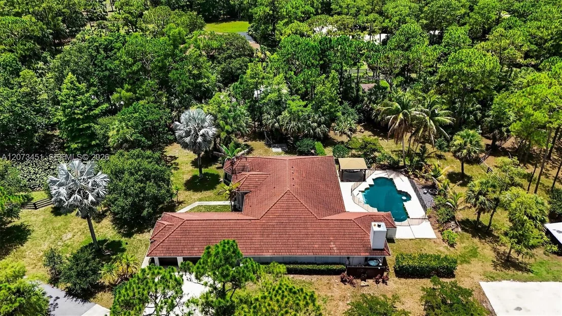 Photo of 1215 Stallion Dr