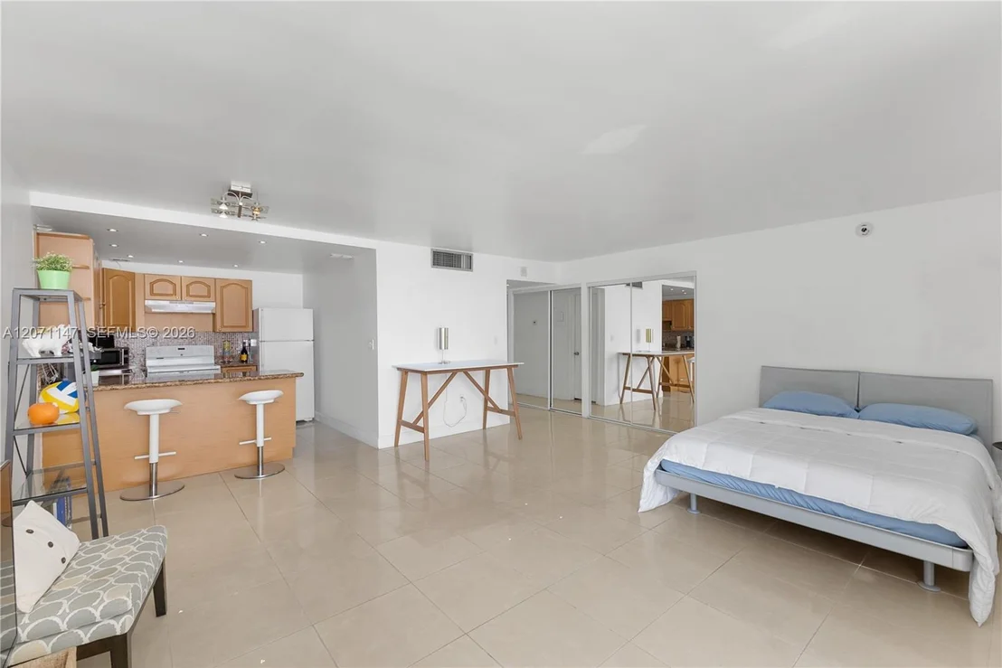 Photo of Unit 607 at 401 Ocean Dr