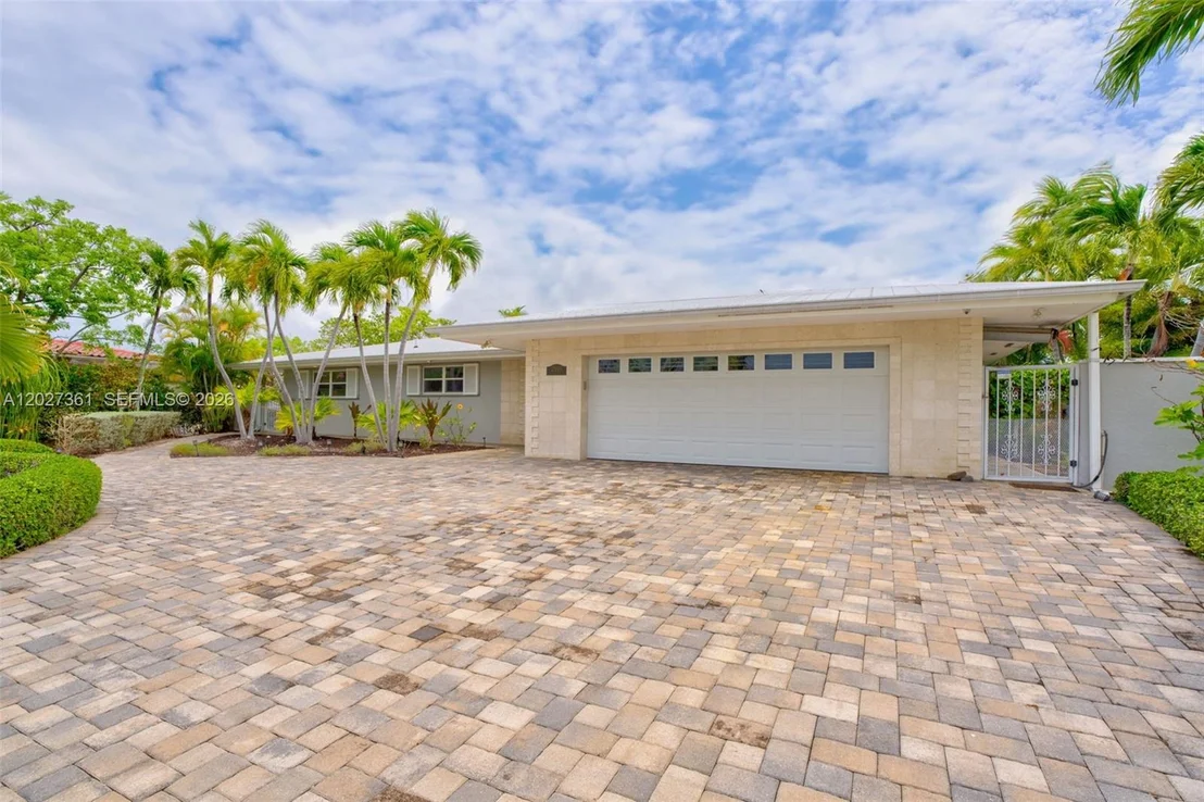 Photo of 2919 Sombrero Blvd