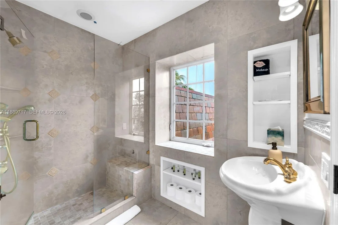 Photo of 4440 NE 23rd Ave
