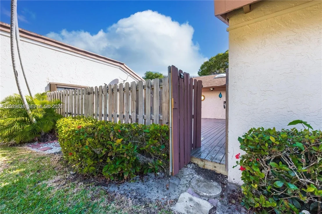 Photo of 601 Leslie Dr