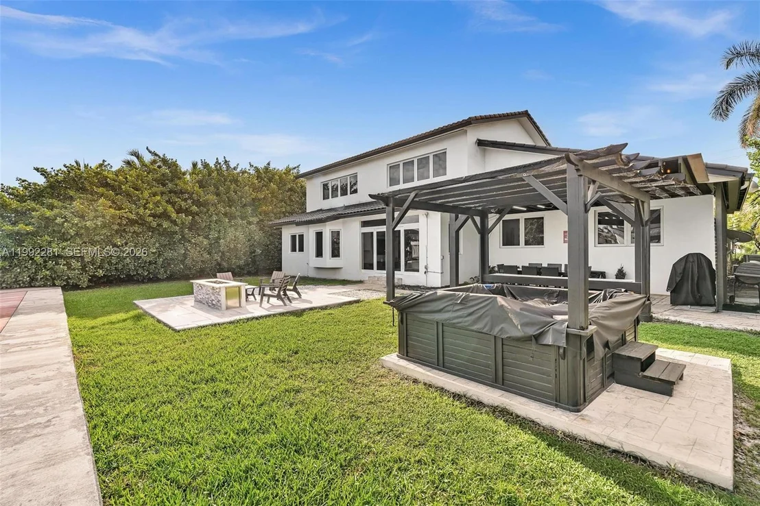 Photo of 472 Sunset Dr