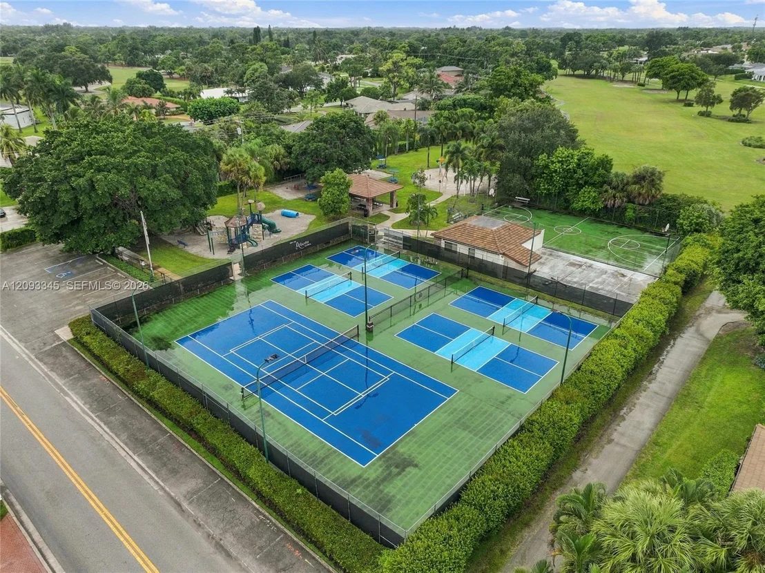 Photo of 444 Glenbrook Dr