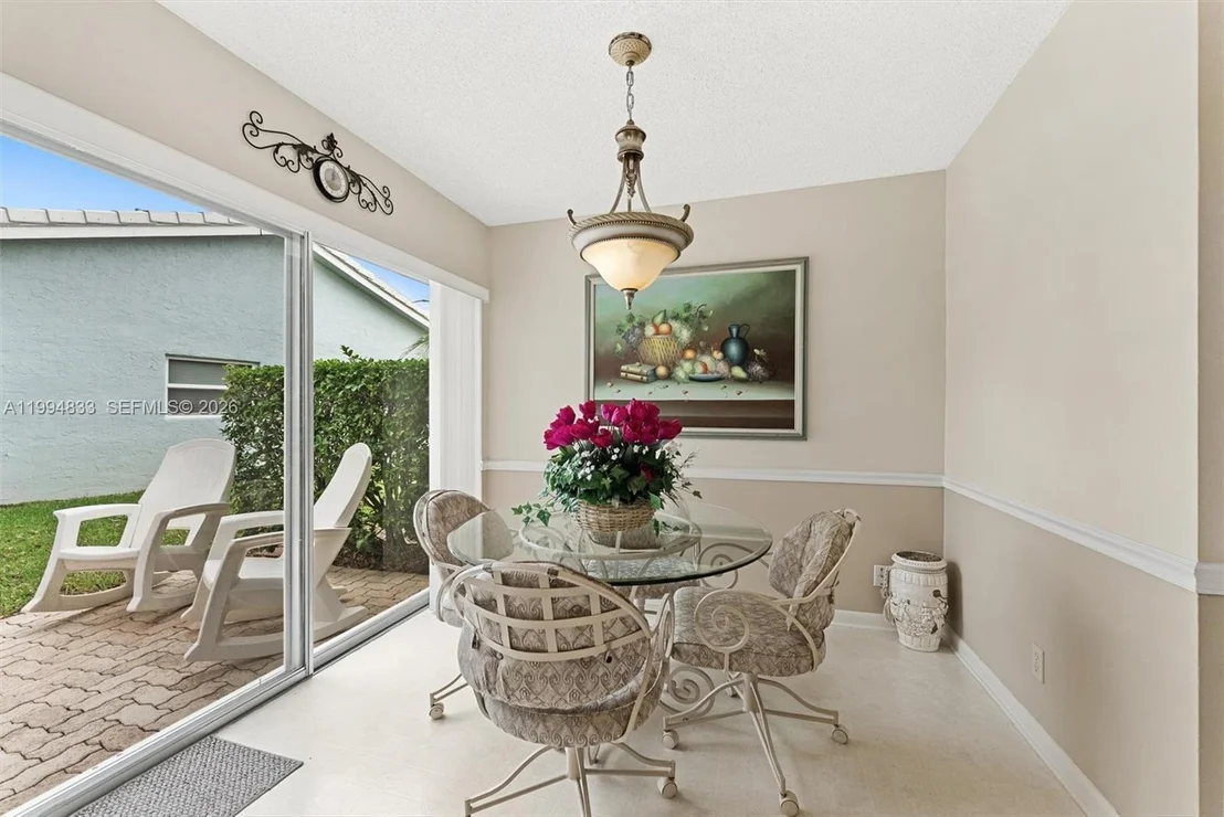 Photo of 5669 Pinecrest Cir