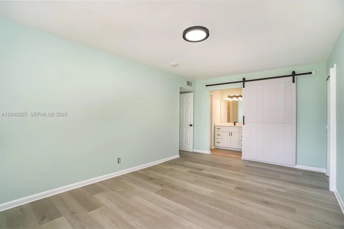 Photo of Unit D at 560 High Point Dr