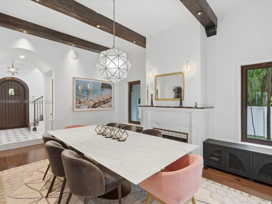 Photo of 421 Sarto Ave