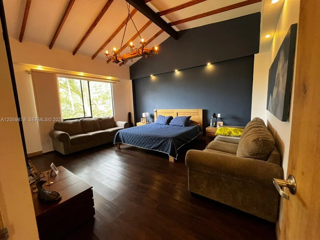 Photo of 123 El Retiro