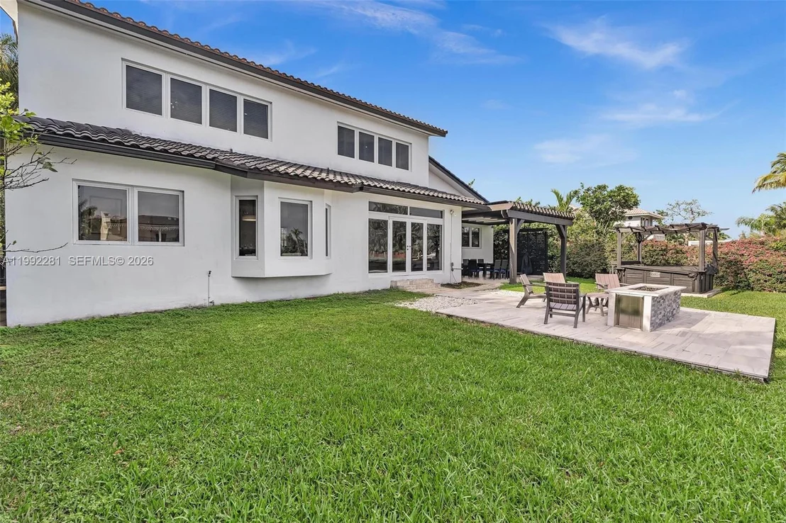 Photo of 472 Sunset Dr
