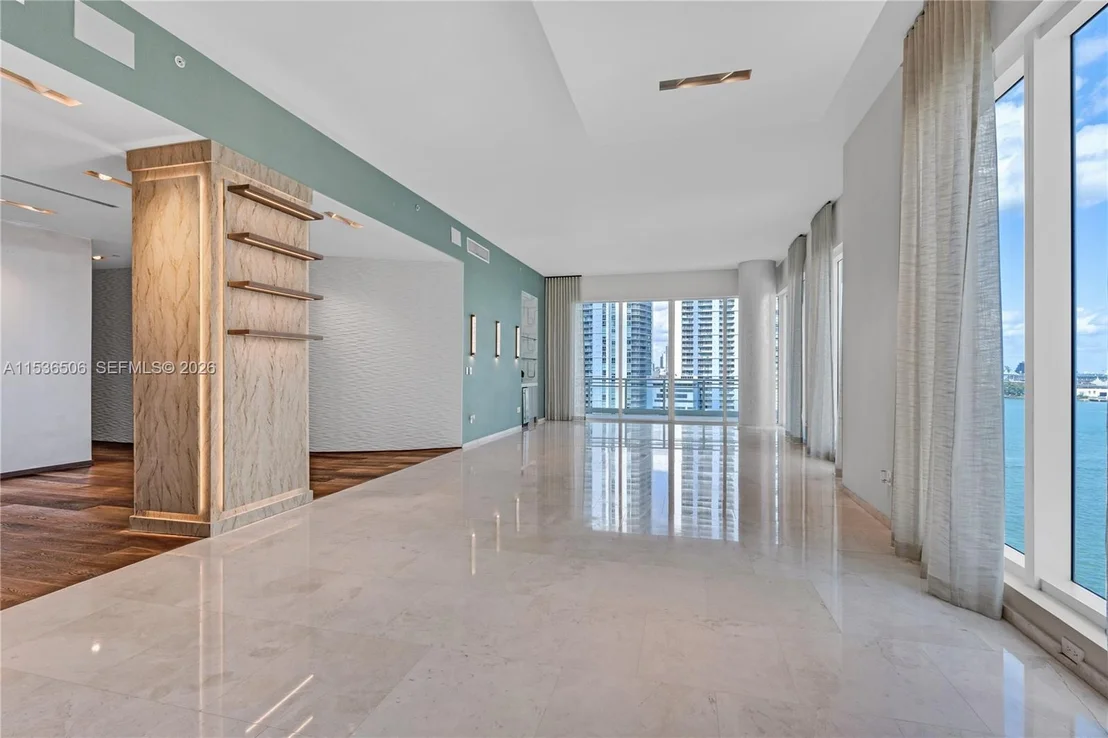 Photo of Unit 1002 at 900 Brickell Key Blvd