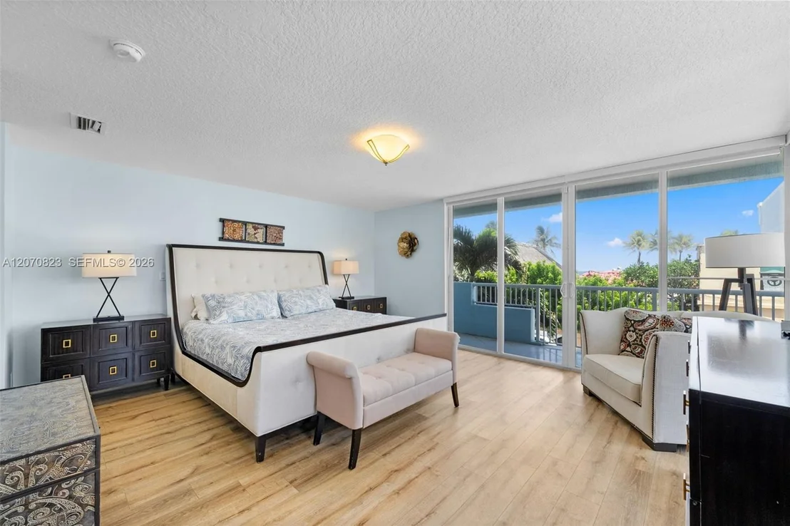 Photo of 311 N N Surf Rd