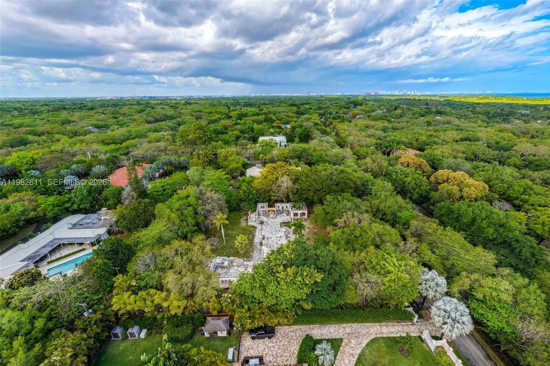 Photo of 10550 Old Cutler Rd