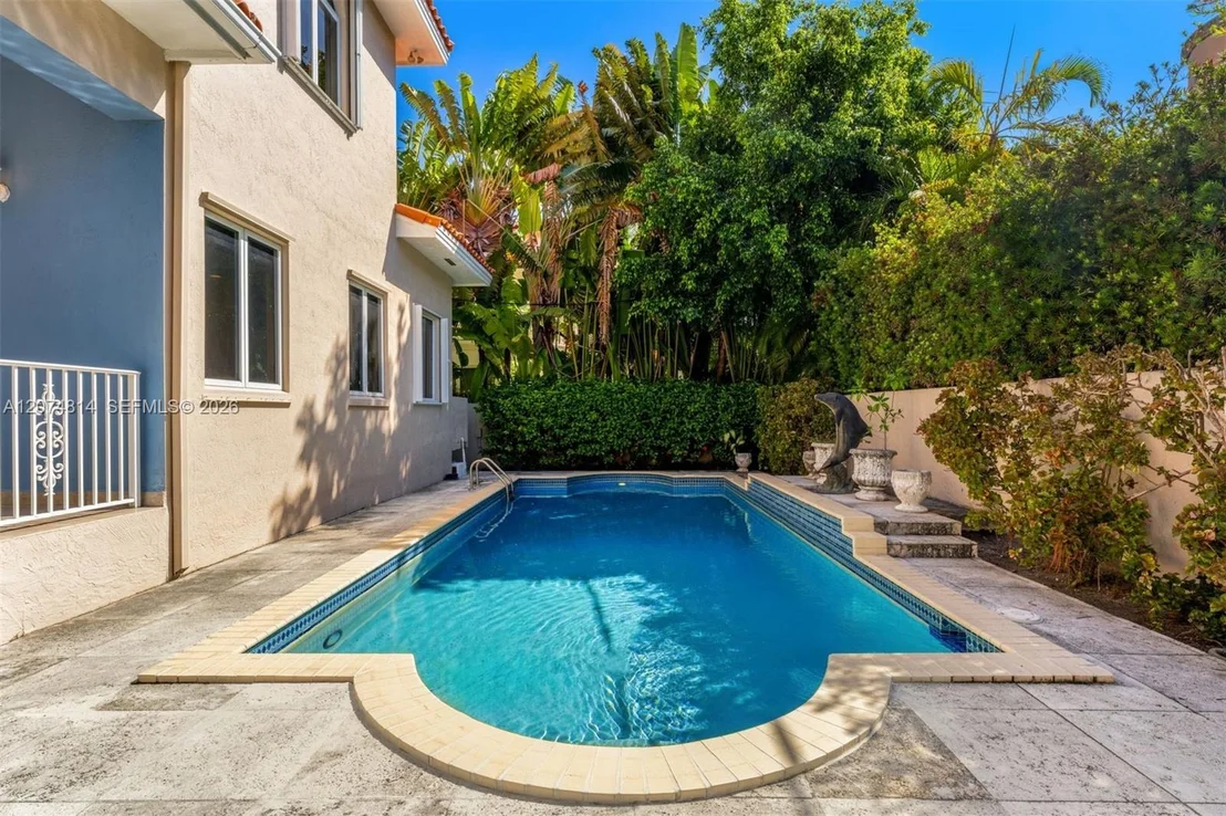 Photo of 501 Bay Lane