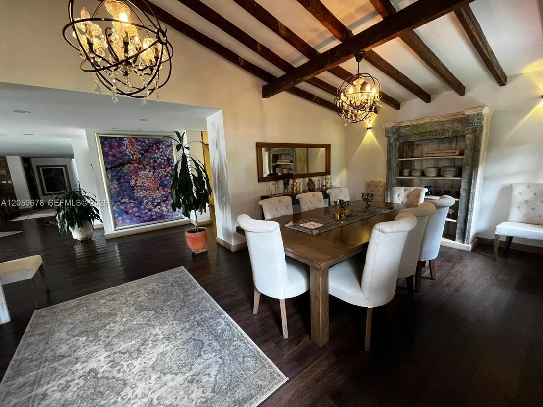 Photo of 123 El Retiro