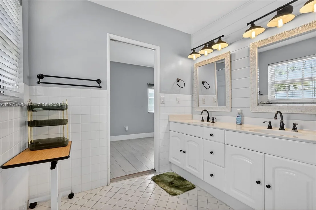 Photo of 217 SE 5th St