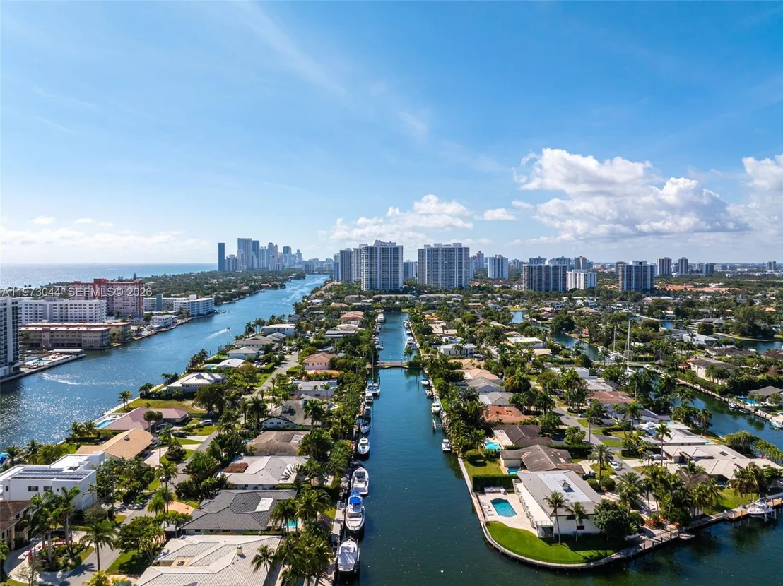 Photo of 501 Hibiscus Dr