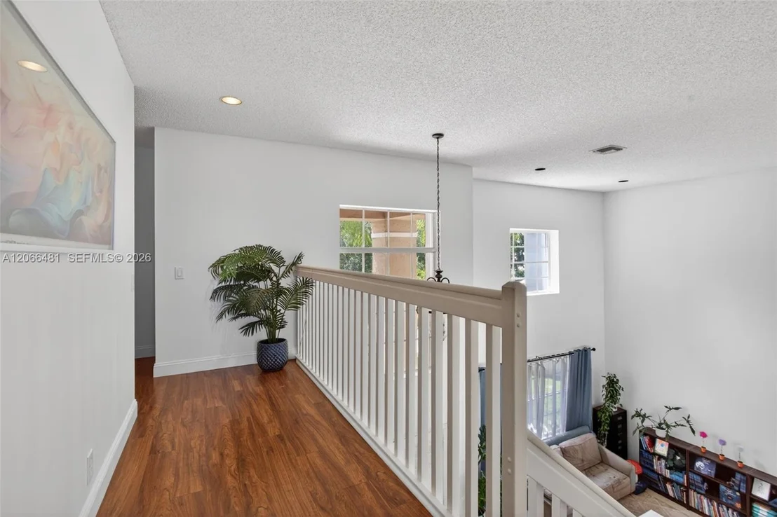 Photo of 480 Cambridge Dr