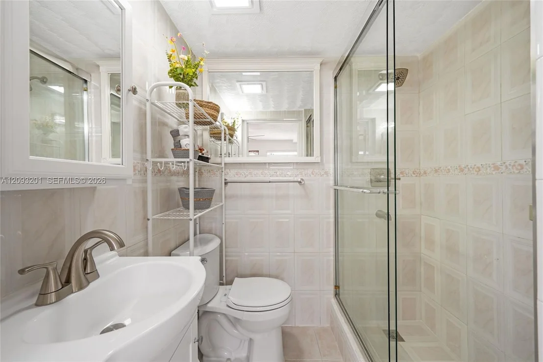 Photo of 1250 W 34th St