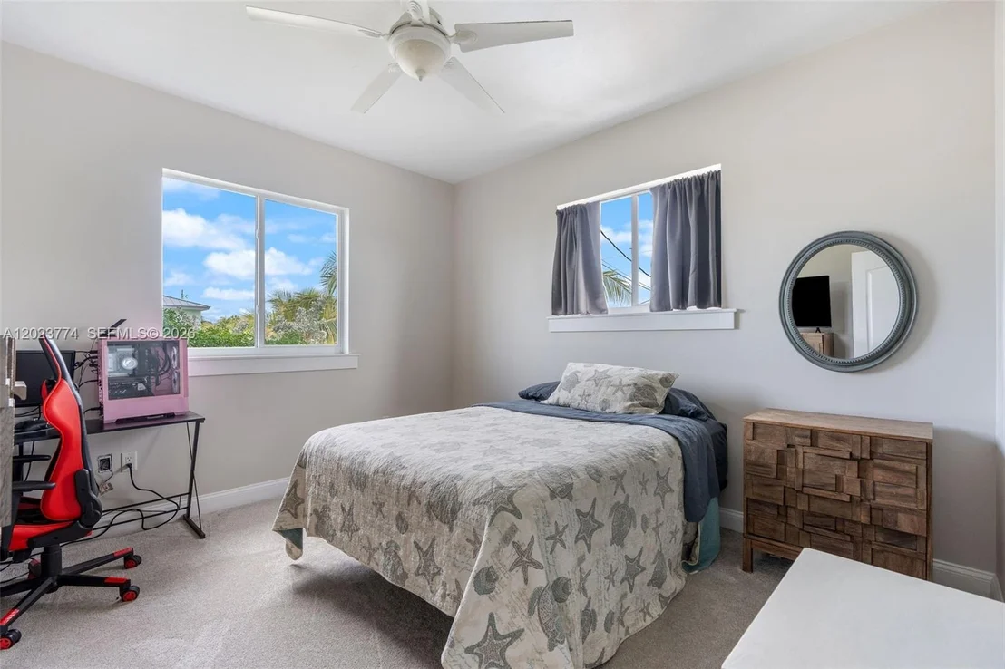 Photo of 365 Loeb ave