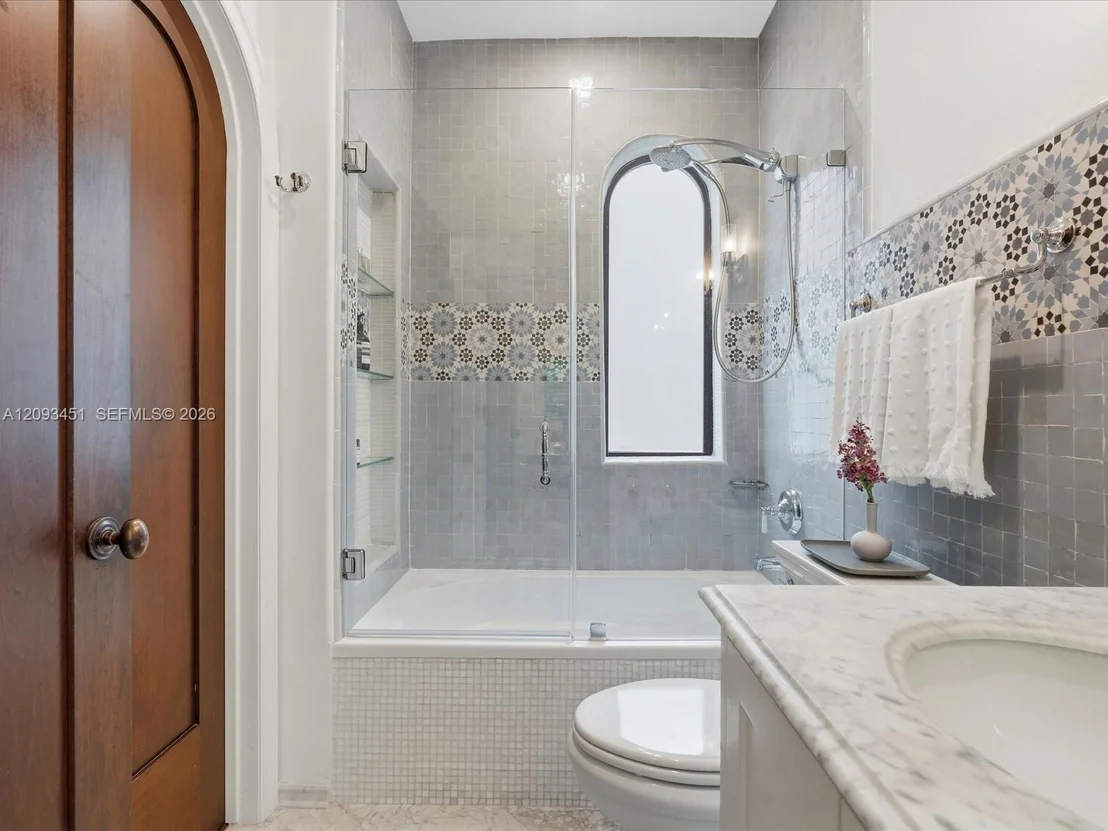 Photo of 421 Sarto Ave