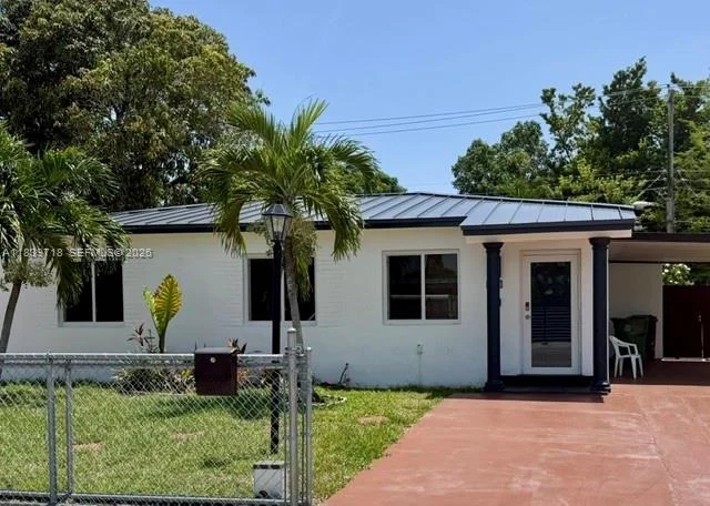 Photo of 330 W 40th Pl