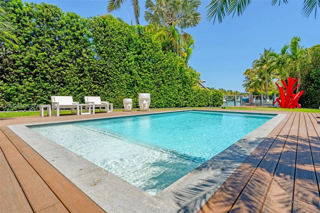 Photo of 420 Island Dr