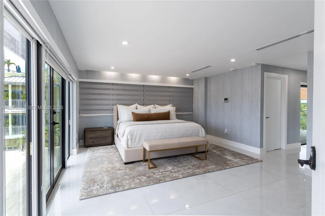 Photo of 5601 N Ocean Dr