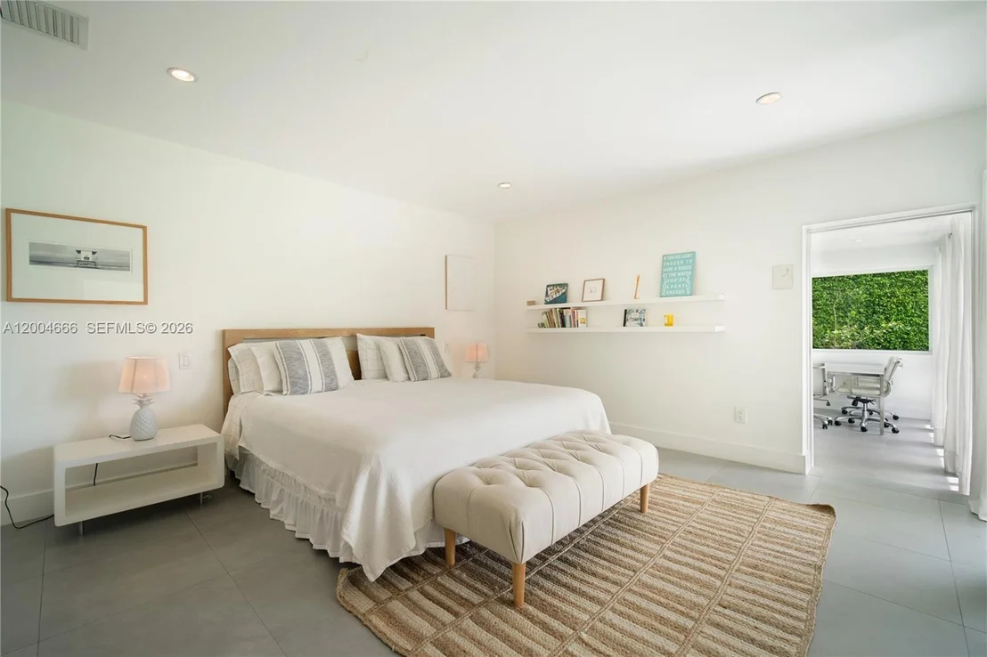 Photo of 861 Harbor Dr