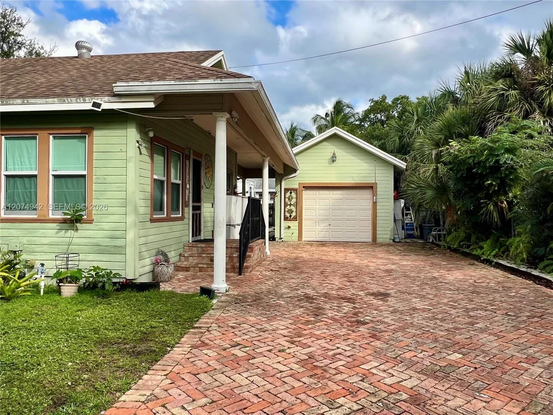 Photo of 400 NE 3rd St
