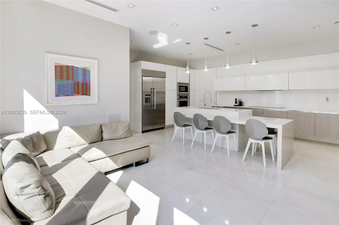 Photo of 137 W Shore Dr