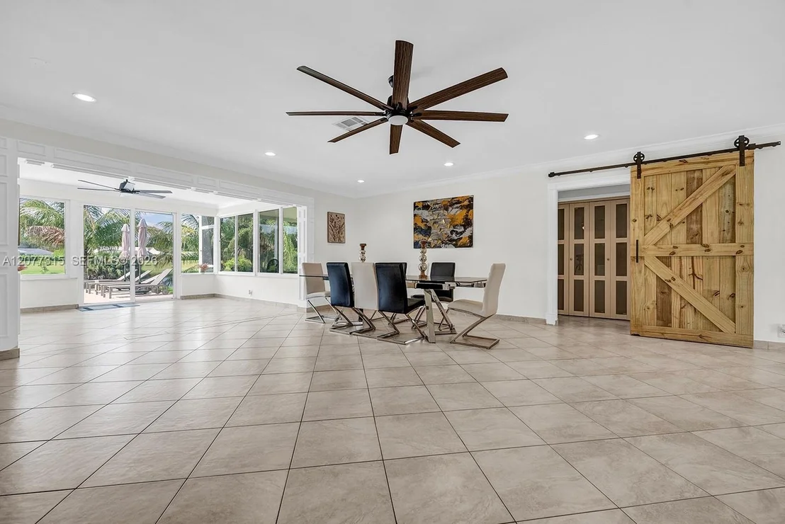 Photo of 3324 Lakeview Blvd