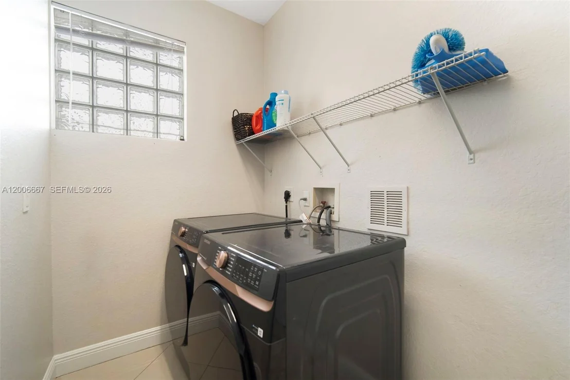 Photo of 1225 Rosegate Blvd