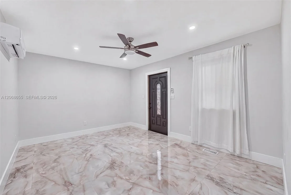 Photo of 700 W 51st Pl