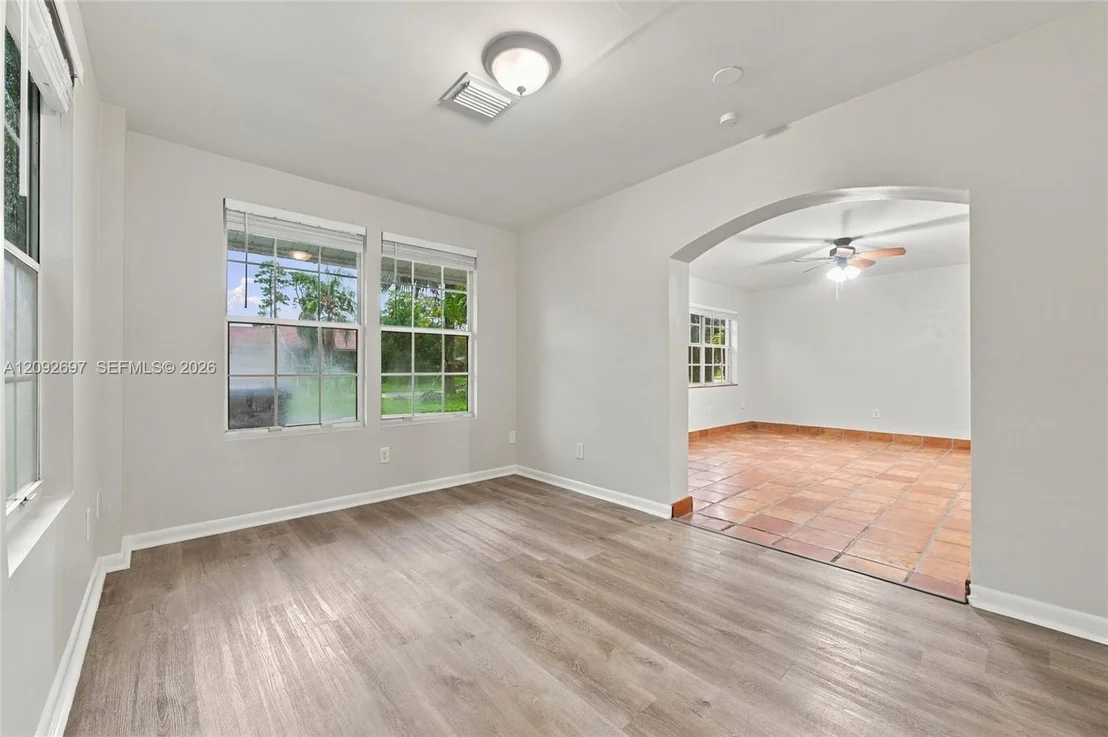 Photo of 49 W Mango Rd