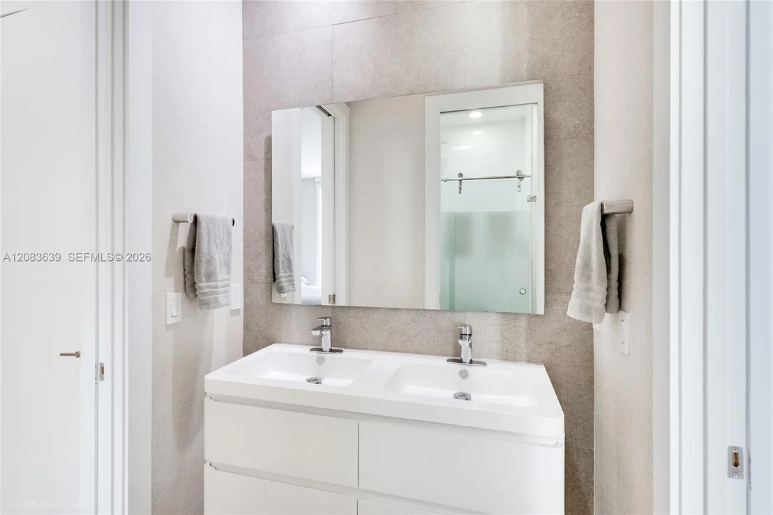 Photo of 137 W Shore Dr