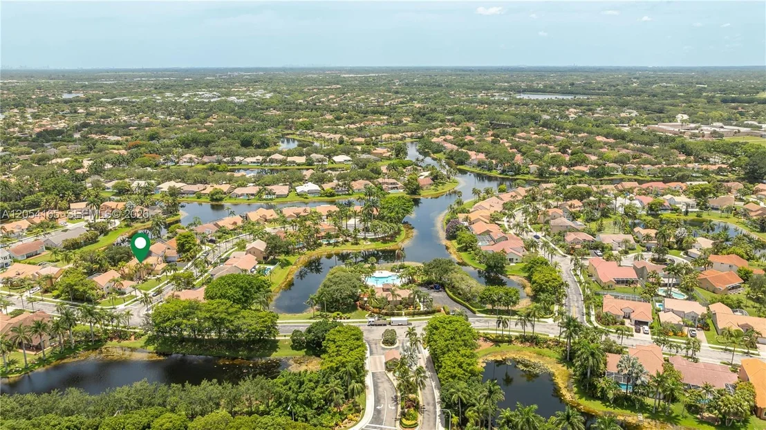 Photo of 524 Water Pt