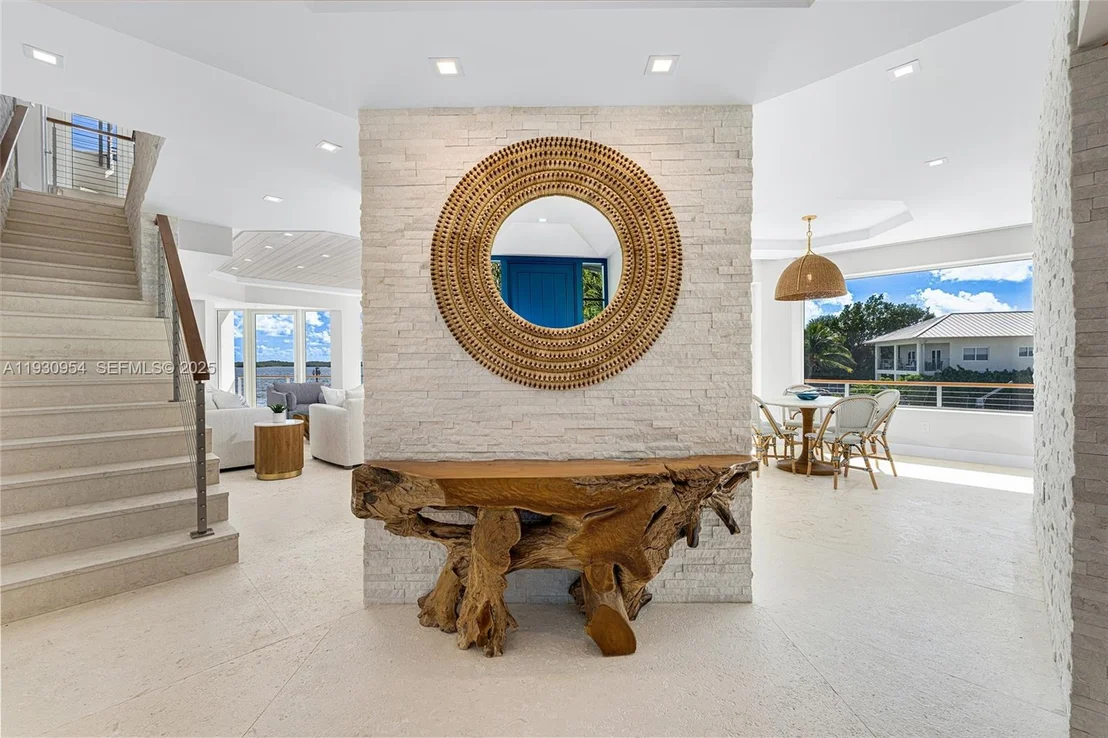 Photo of 180 Pompano Dr