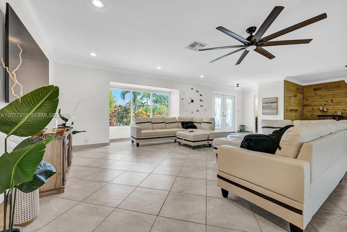 Photo of 3324 Lakeview Blvd