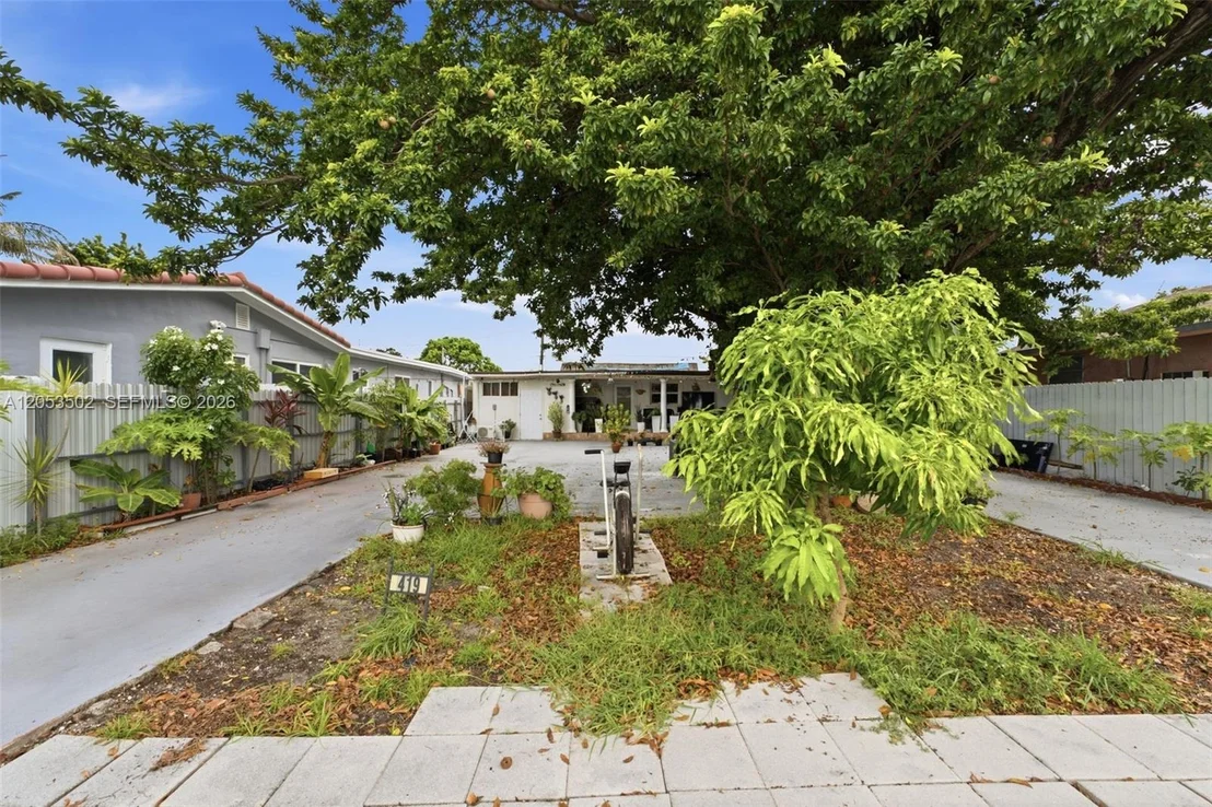 Photo of 419 SE 3rd St