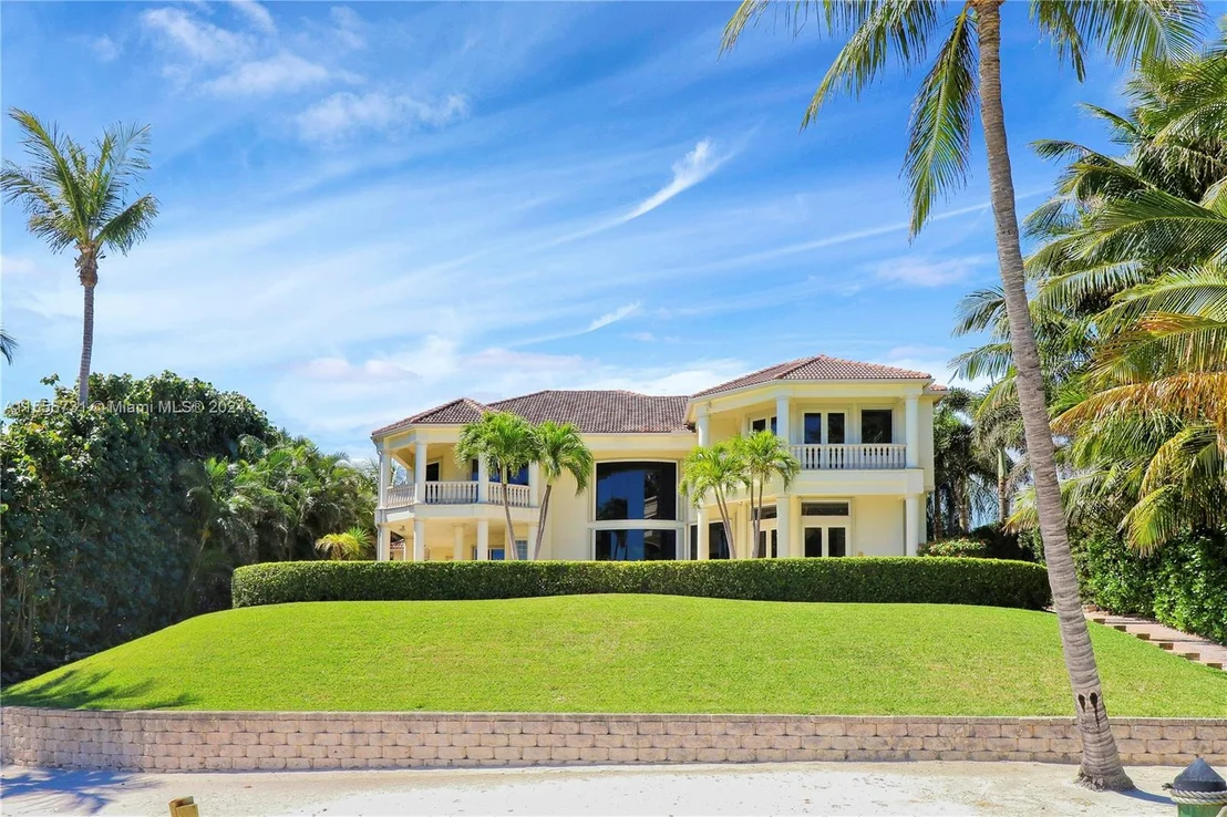 Photo of 17581 SE Conch Bar Ave