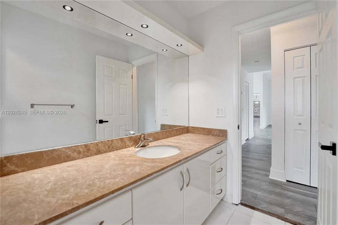 Photo of 417 SE 4th St